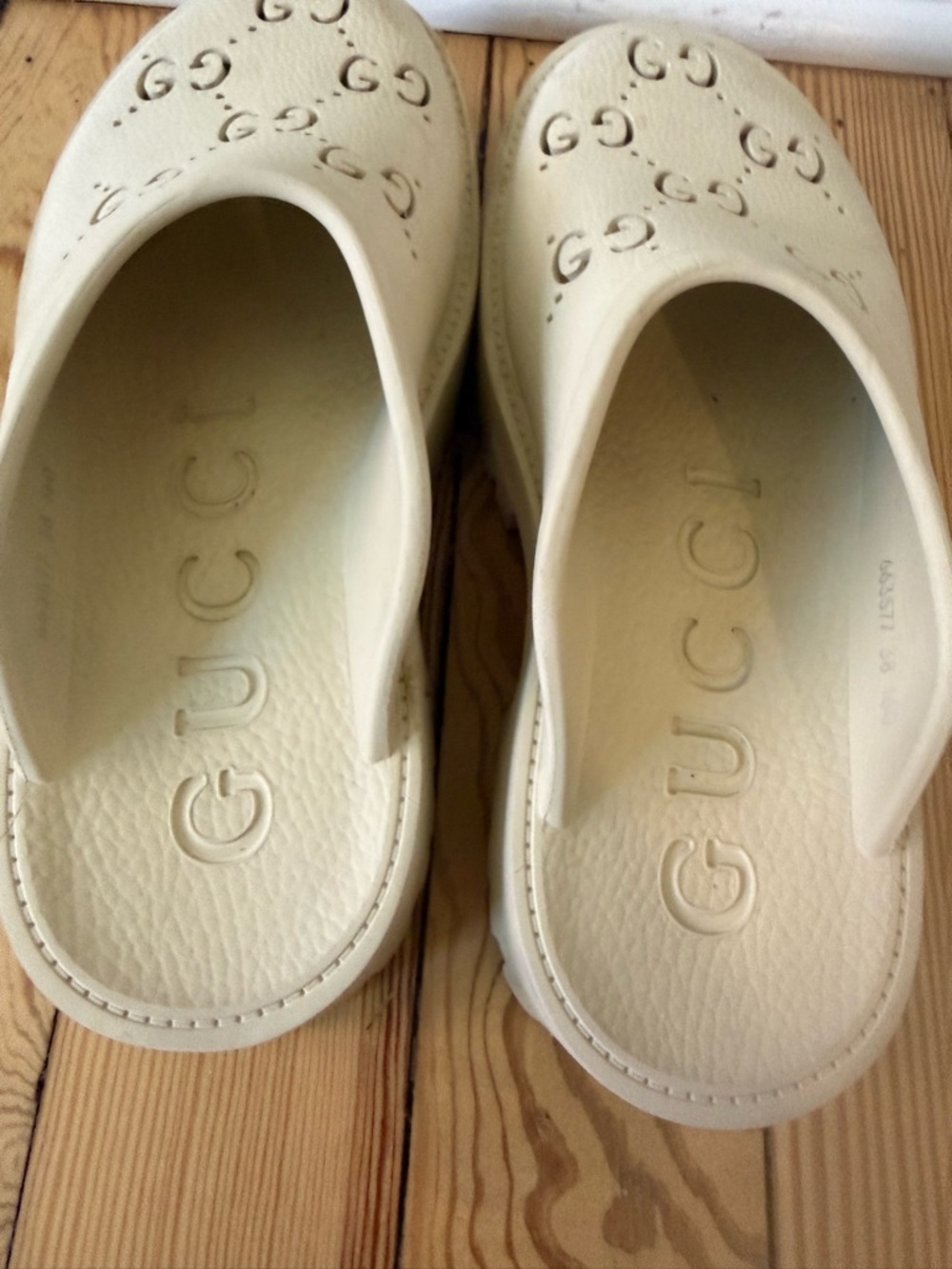 Gucci Cream Clogs - Picture 4 of 10